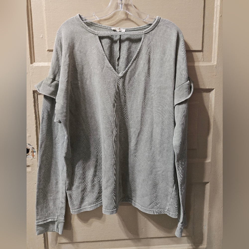Easel V-Neck Cutout Long Sleeve Drop Shoulder Oversized Gray Top Size: Small